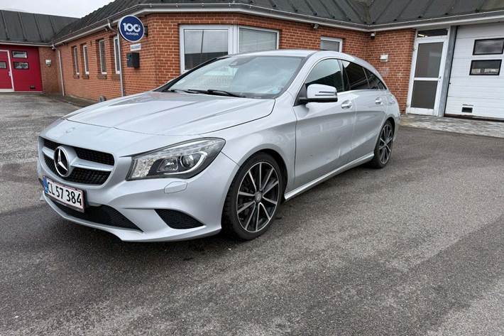 Sølv Mercedes CLA220 fra 2015