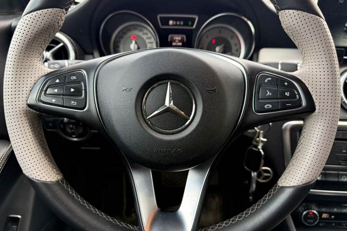 Sølv Mercedes CLA220 fra 2015