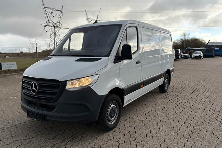 Hvid Mercedes Sprinter 317 fra 2023