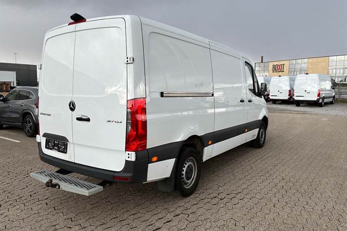 Hvid Mercedes Sprinter 317 fra 2023