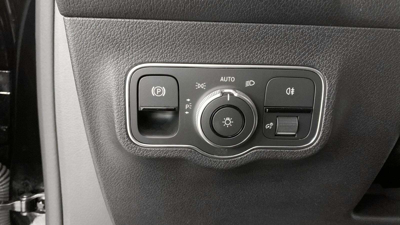 Sort Mercedes EQB250 fra 2023