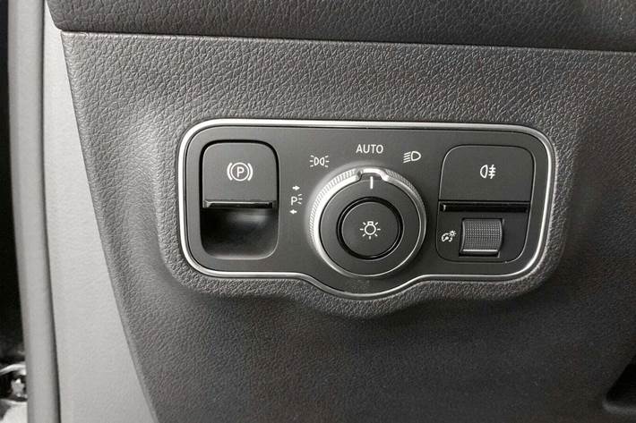 Sort Mercedes EQB250 fra 2023