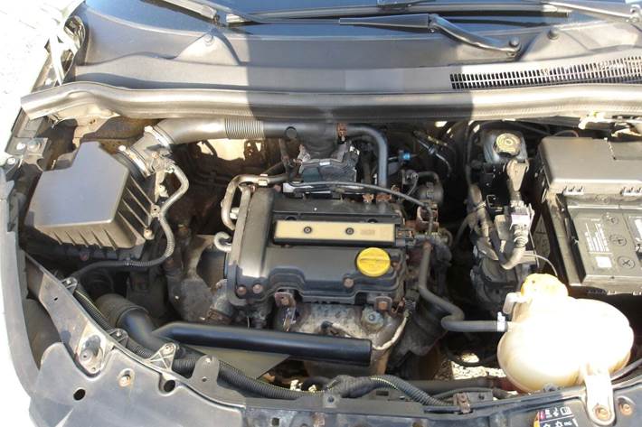 Gul Opel Corsa fra 2011