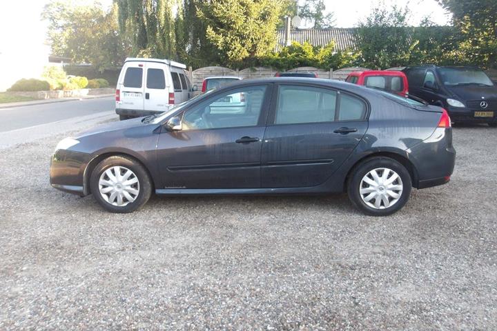 Grå Renault Laguna III fra 2009