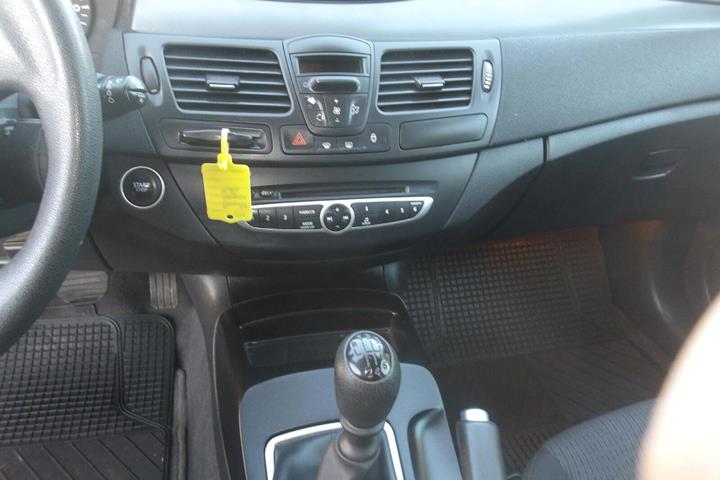 Grå Renault Laguna III fra 2009