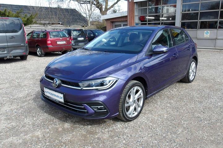 Lilla VW Polo fra 2022 set udefra