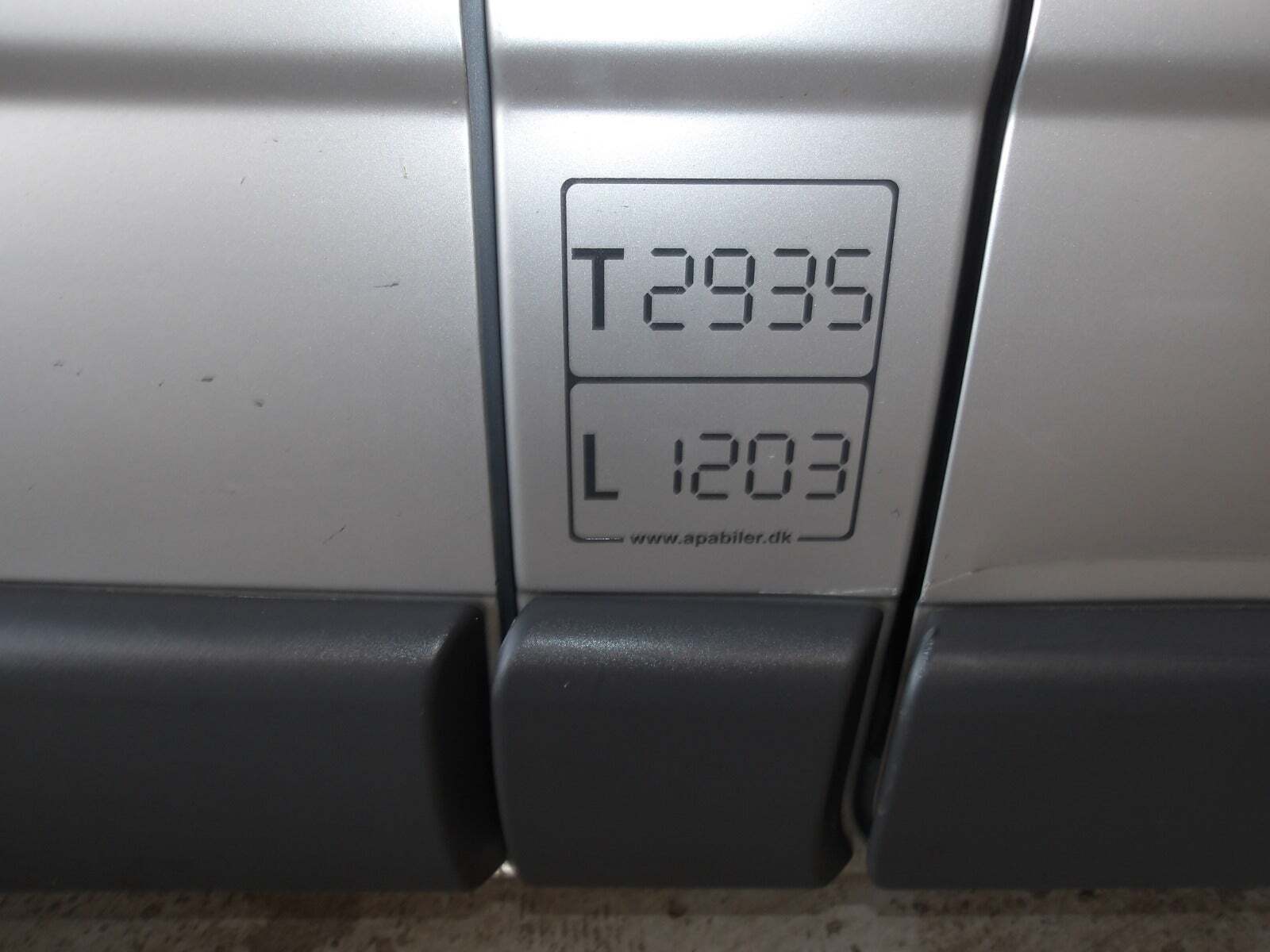 Sølv Opel Vivaro fra 2010