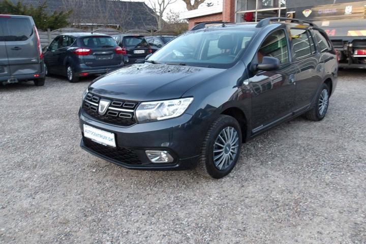 Sort Dacia Logan fra 2019 set udefra