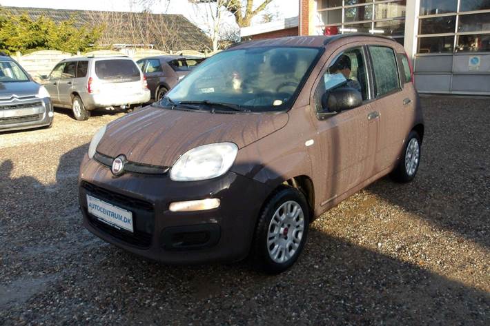 Brun Fiat Panda fra 2012