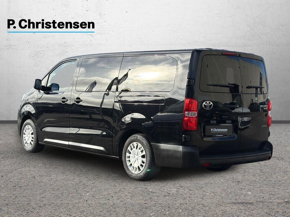 Sort Toyota Proace Verso fra 2024
