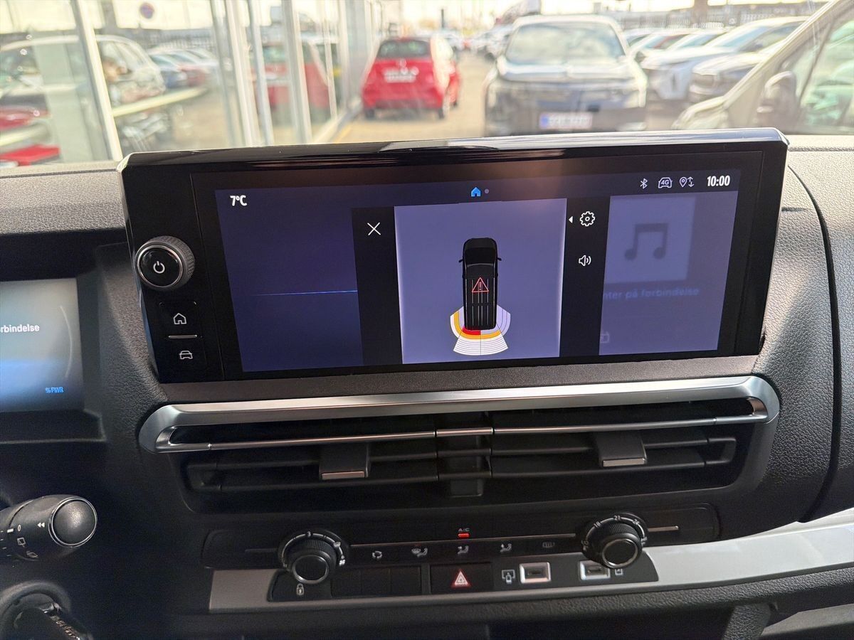 Sort Toyota Proace Verso fra 2024 set indefra