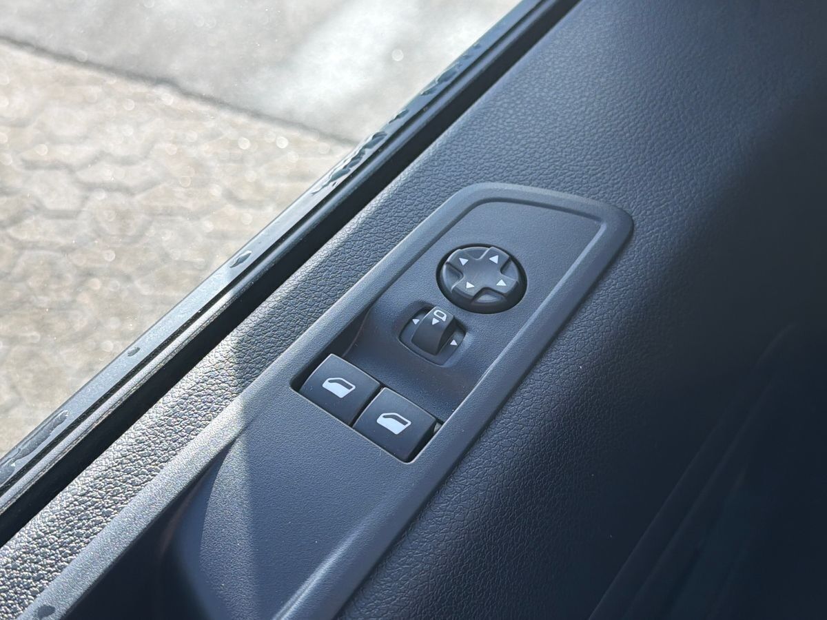 Sort Toyota Proace Verso fra 2024 set indefra