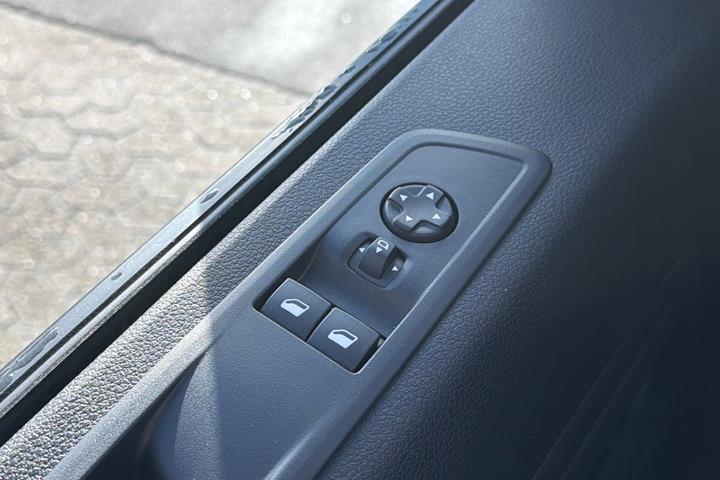 Sort Toyota Proace Verso fra 2024 set indefra