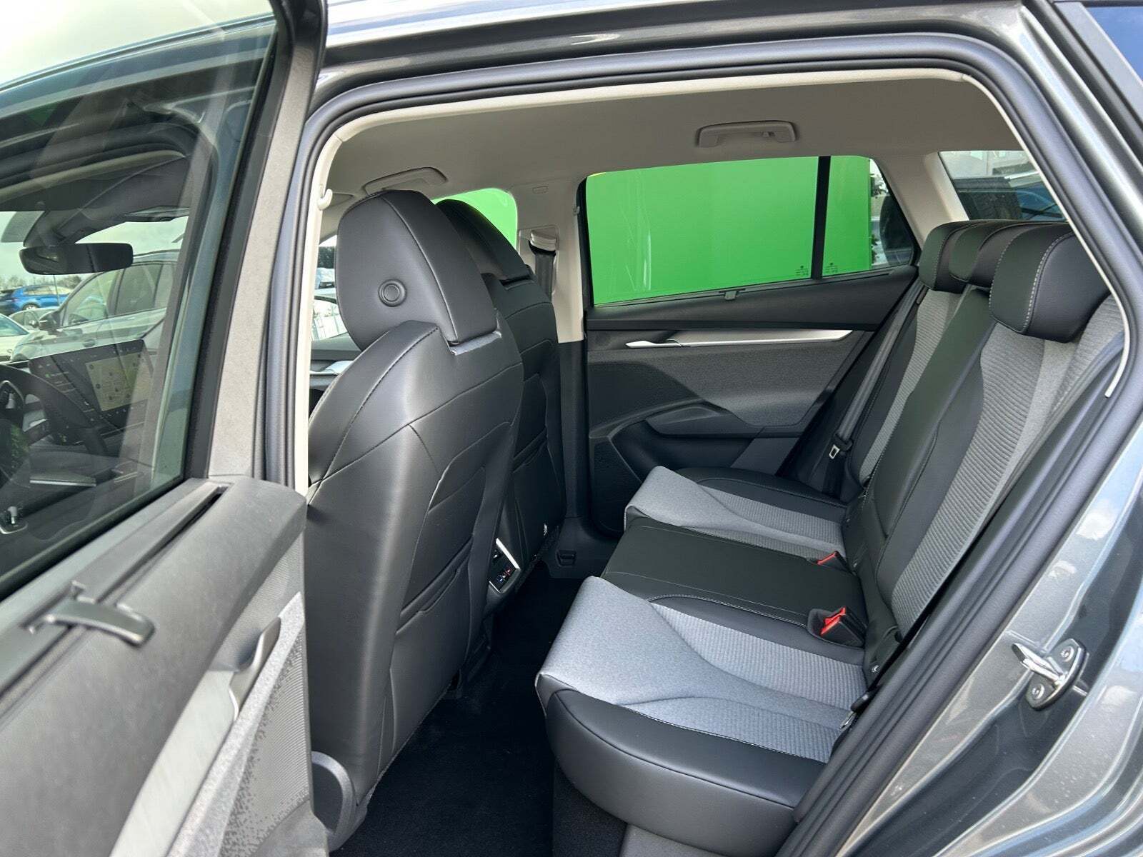 Grå Skoda Enyaq fra 2026