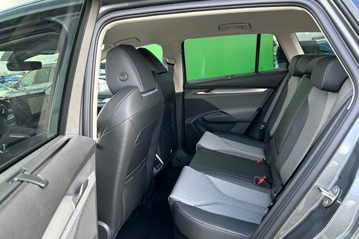 Grå Skoda Enyaq fra 2026