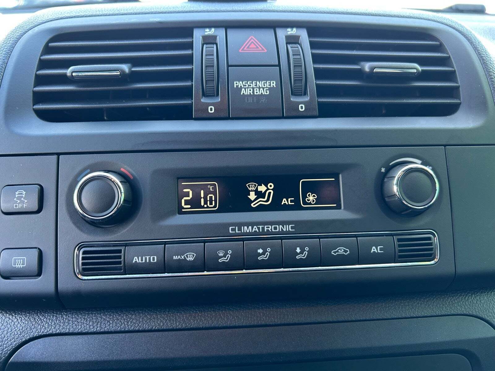 Grå Skoda Fabia fra 2013