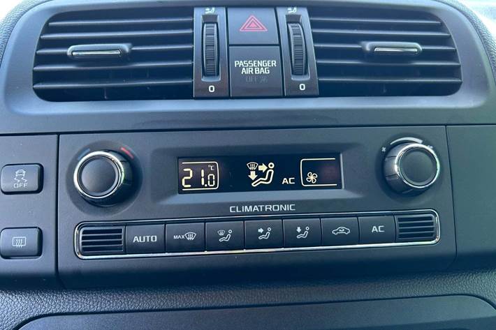 Grå Skoda Fabia fra 2013