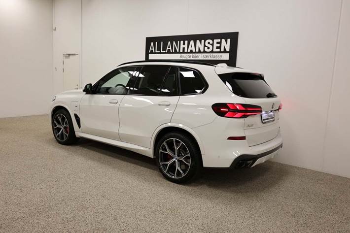 Hvid BMW X5 fra 2023