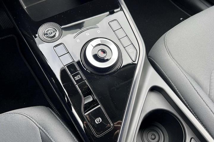 Hvid Kia Niro fra 2025