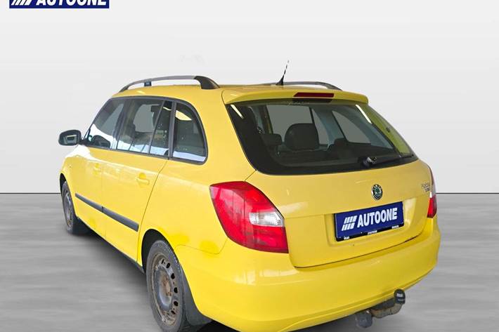 Gul Skoda Fabia fra 2008