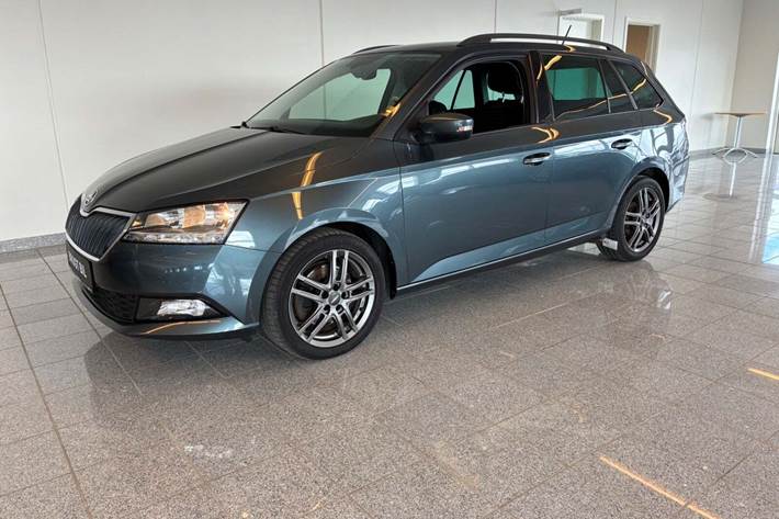 Grå Skoda Fabia fra 2022