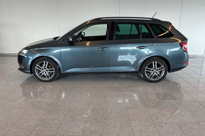 Grå Skoda Fabia fra 2022