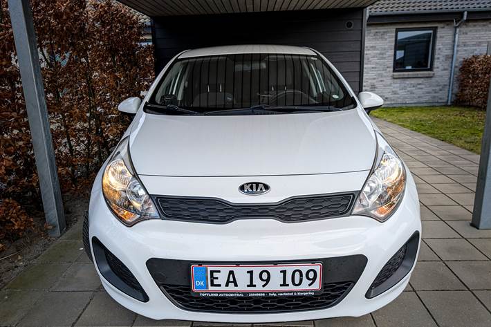 Hvid Kia Rio fra 2014