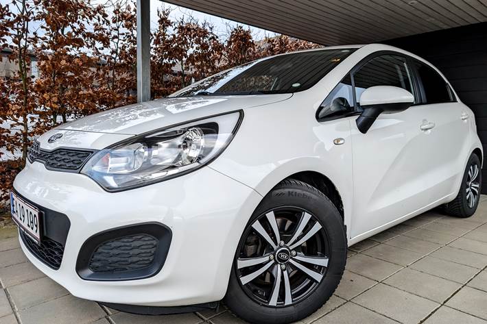 Hvid Kia Rio fra 2014