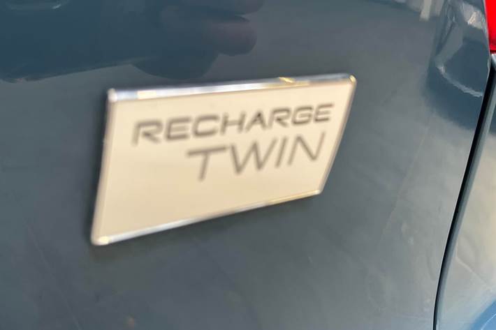 Blå Volvo XC40 fra 2022