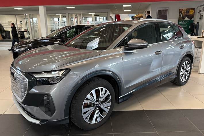 Grå Audi Q4 fra 2024