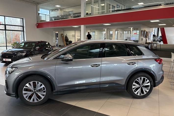 Grå Audi Q4 fra 2024