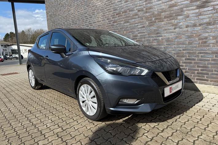 Grå Nissan Micra fra 2022