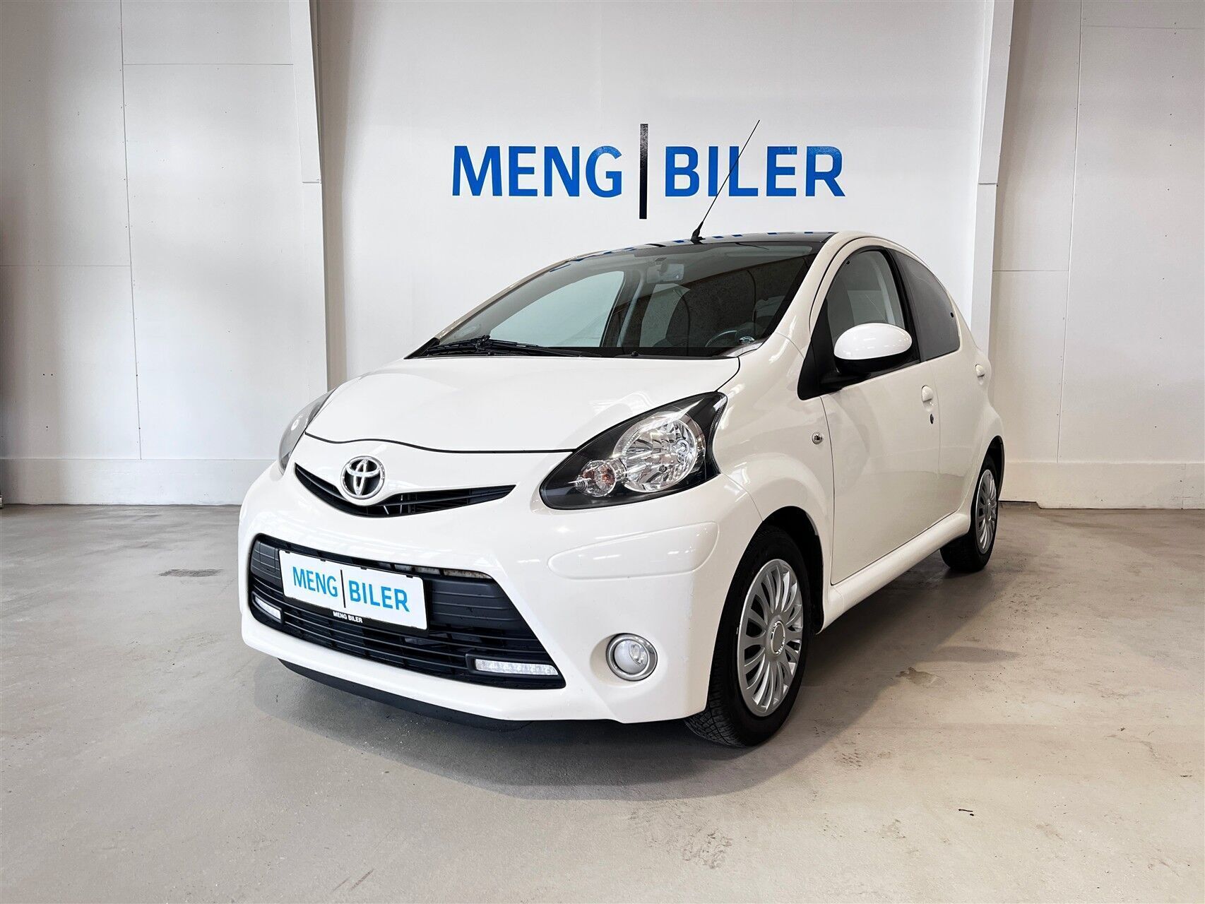 Hvid Toyota Aygo fra 2014