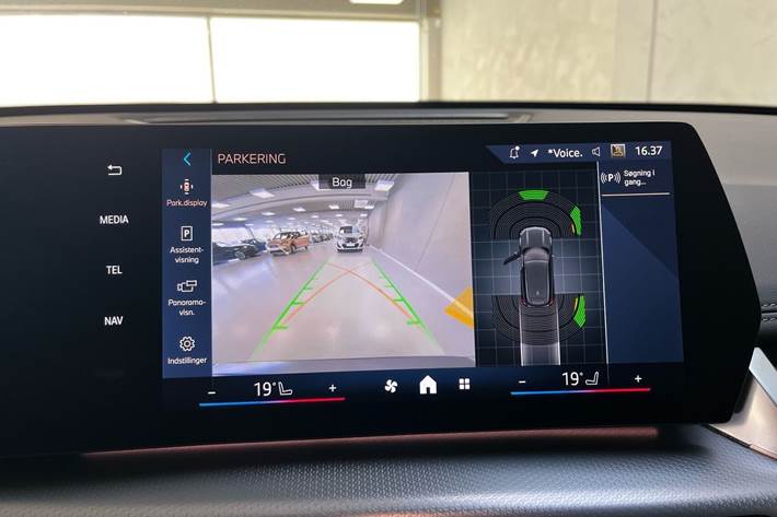 Grå BMW iX1 fra 2025