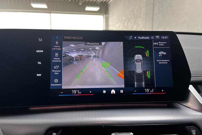 Hvid BMW iX1 fra 2025