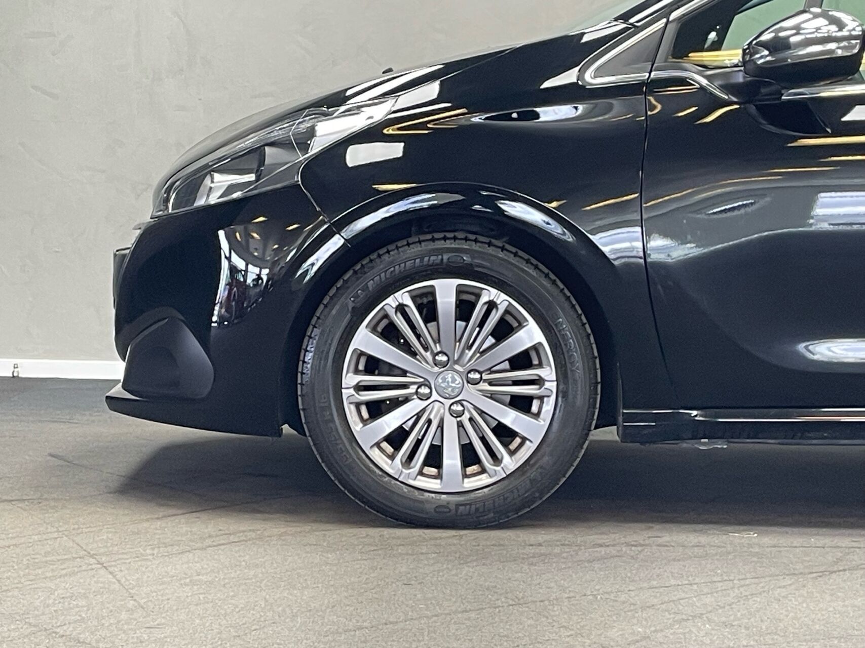 Peugeot 208 1,2 PureTech Prestige 82HK 5d