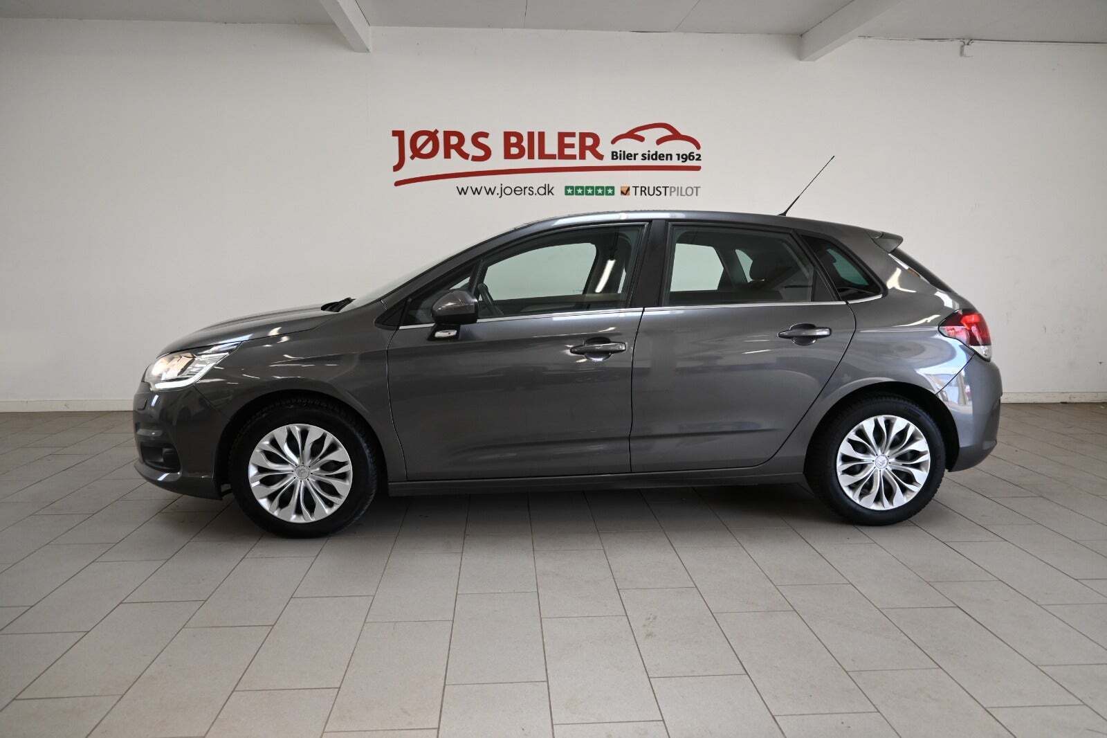 Grå Citroën C4 fra 2017
