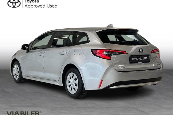 Grå Toyota Corolla fra 2019 set udefra