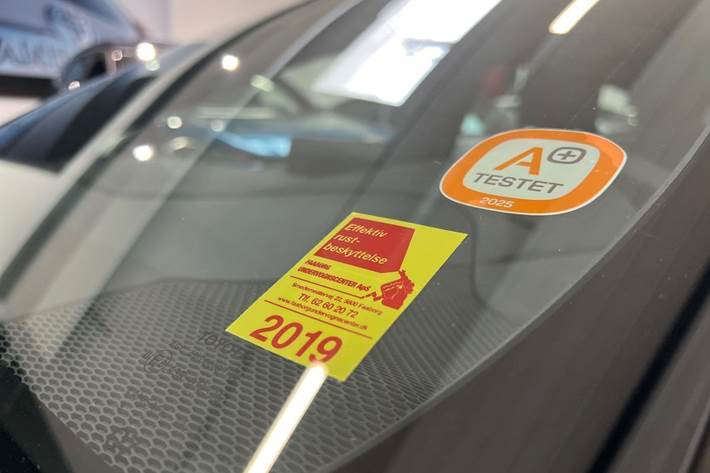 Grå Toyota Corolla fra 2019