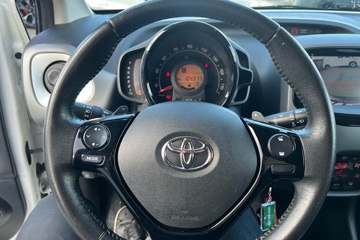 Hvid Toyota Aygo fra 2020