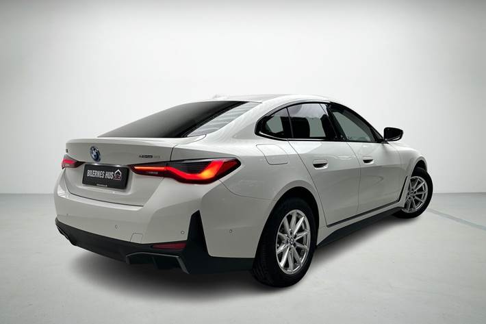 Hvid BMW i4 fra 2025