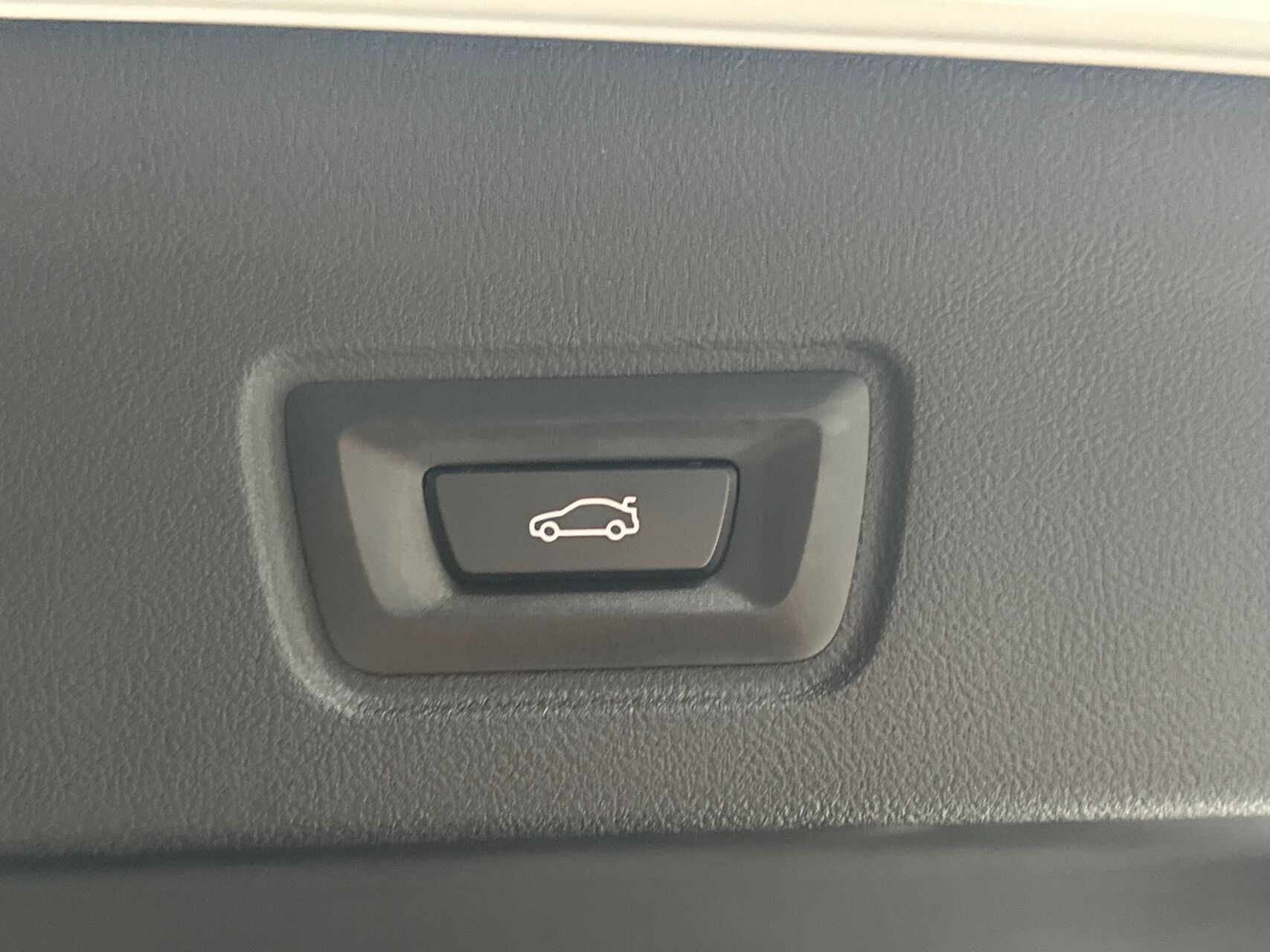 Hvid BMW i4 fra 2025