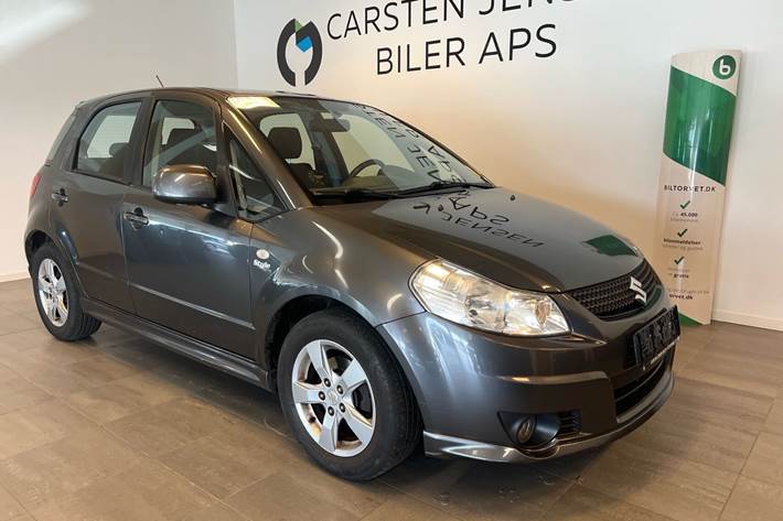 Grå Suzuki SX4 fra 2010