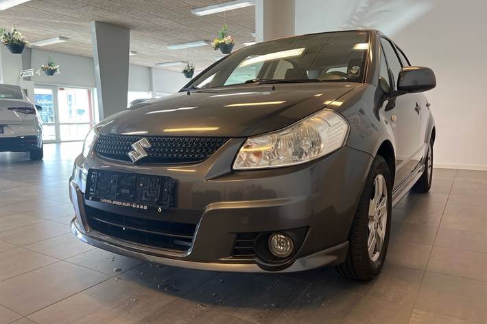 Grå Suzuki SX4 fra 2010