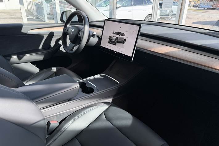 undefined Tesla Model Y fra 2023