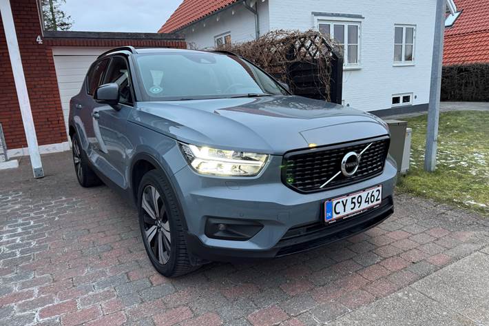 Grå Volvo XC40 fra 2021