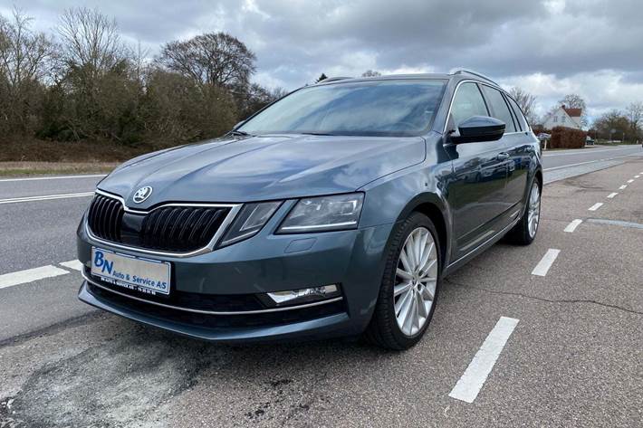 Grå Skoda Octavia fra 2018