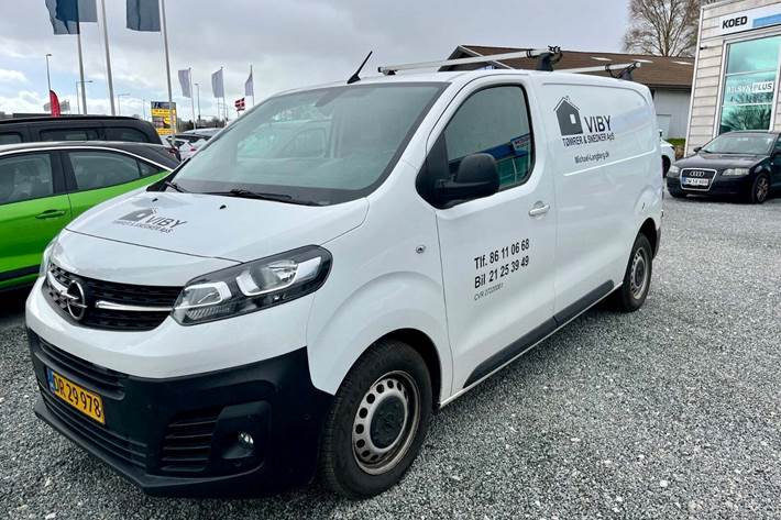 Hvid Opel Vivaro fra 2022