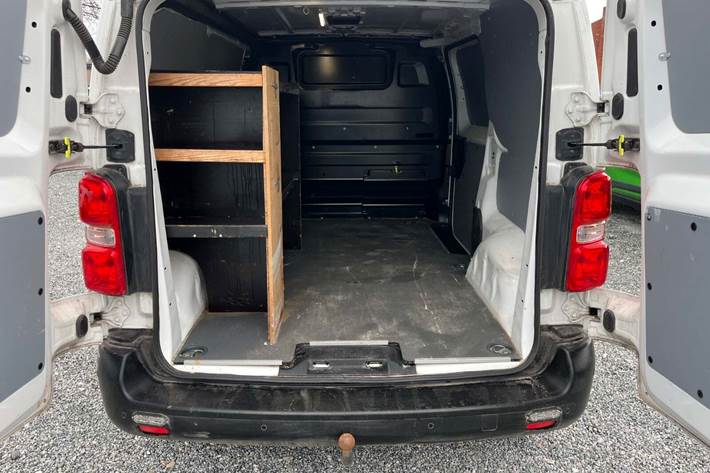 Hvid Opel Vivaro fra 2022