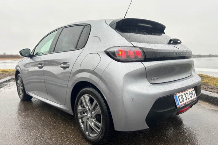 Sølv Peugeot 208 fra 2021